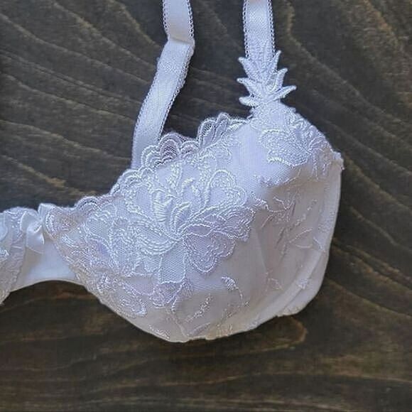 Triumph white floral lace underwire lined unpadded bra 38C - Picture 9 of 16
